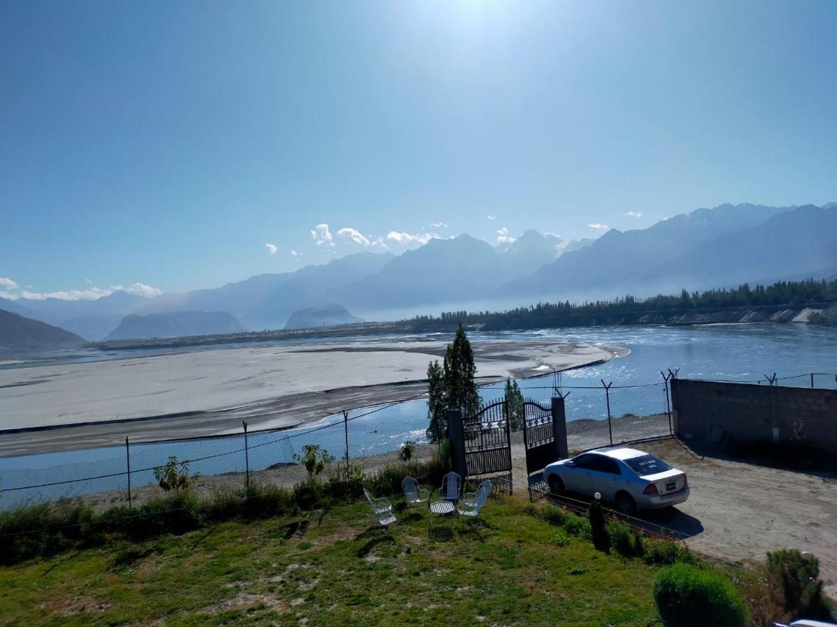 Eat And Read Hotel Skardu Exterior foto