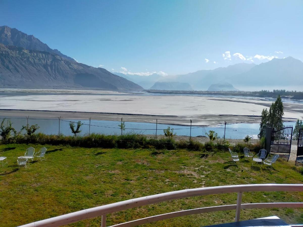 Eat And Read Hotel Skardu Exterior foto