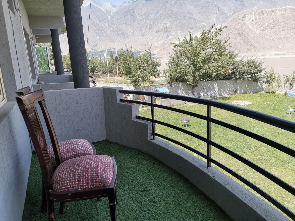 Eat And Read Hotel Skardu Exterior foto