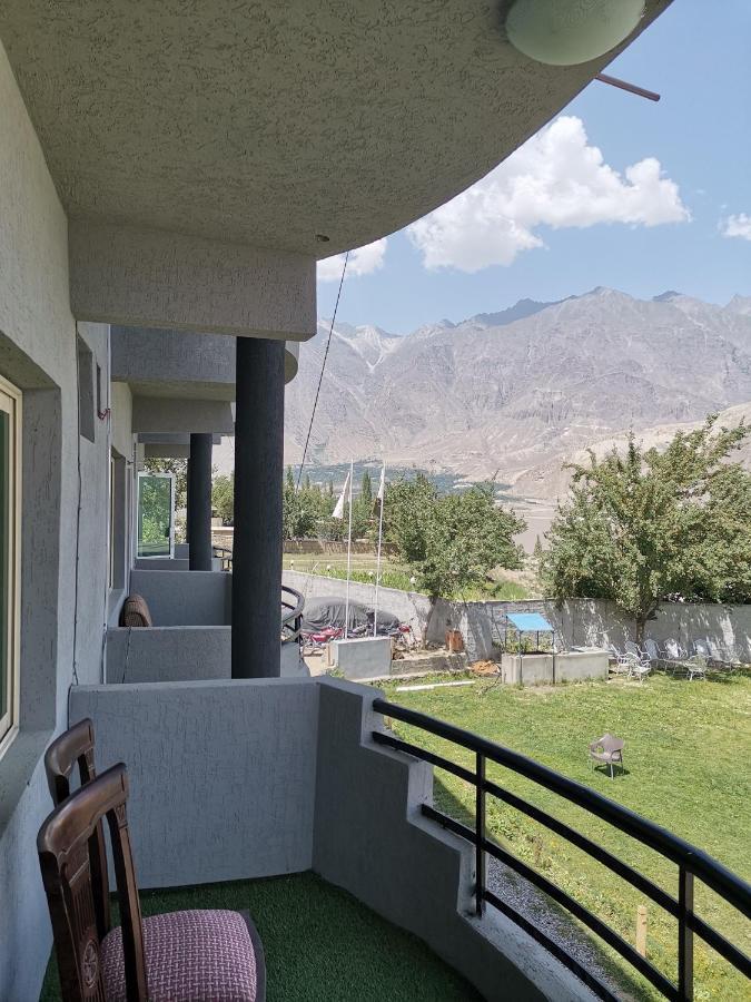 Eat And Read Hotel Skardu Exterior foto