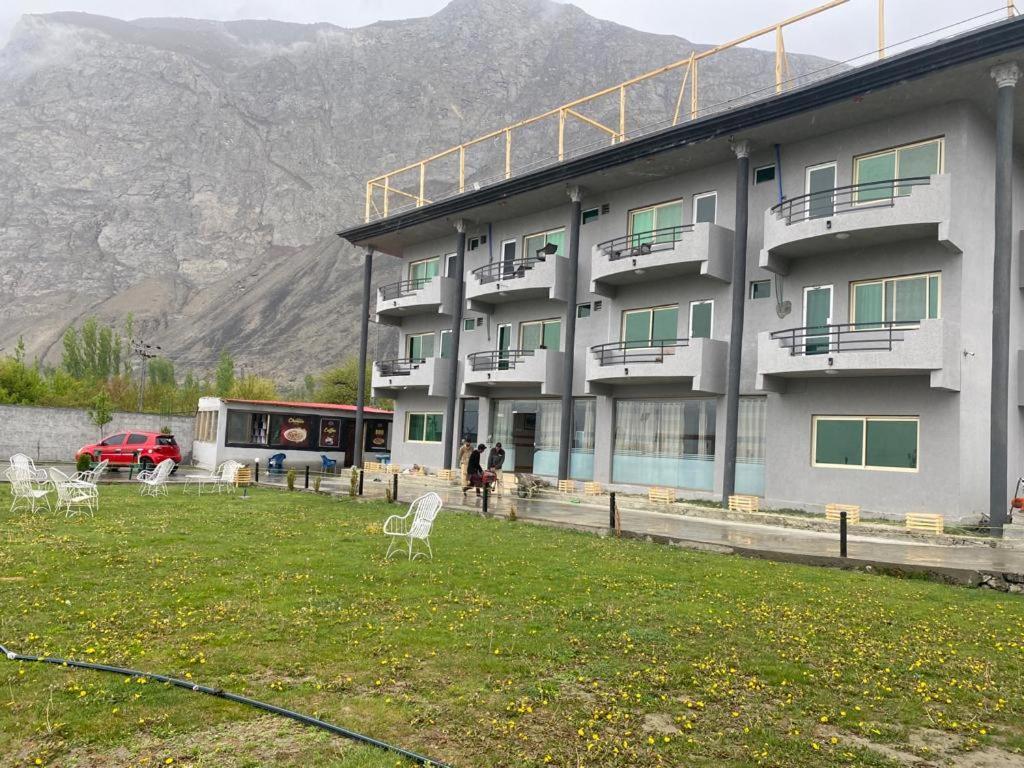 Eat And Read Hotel Skardu Exterior foto